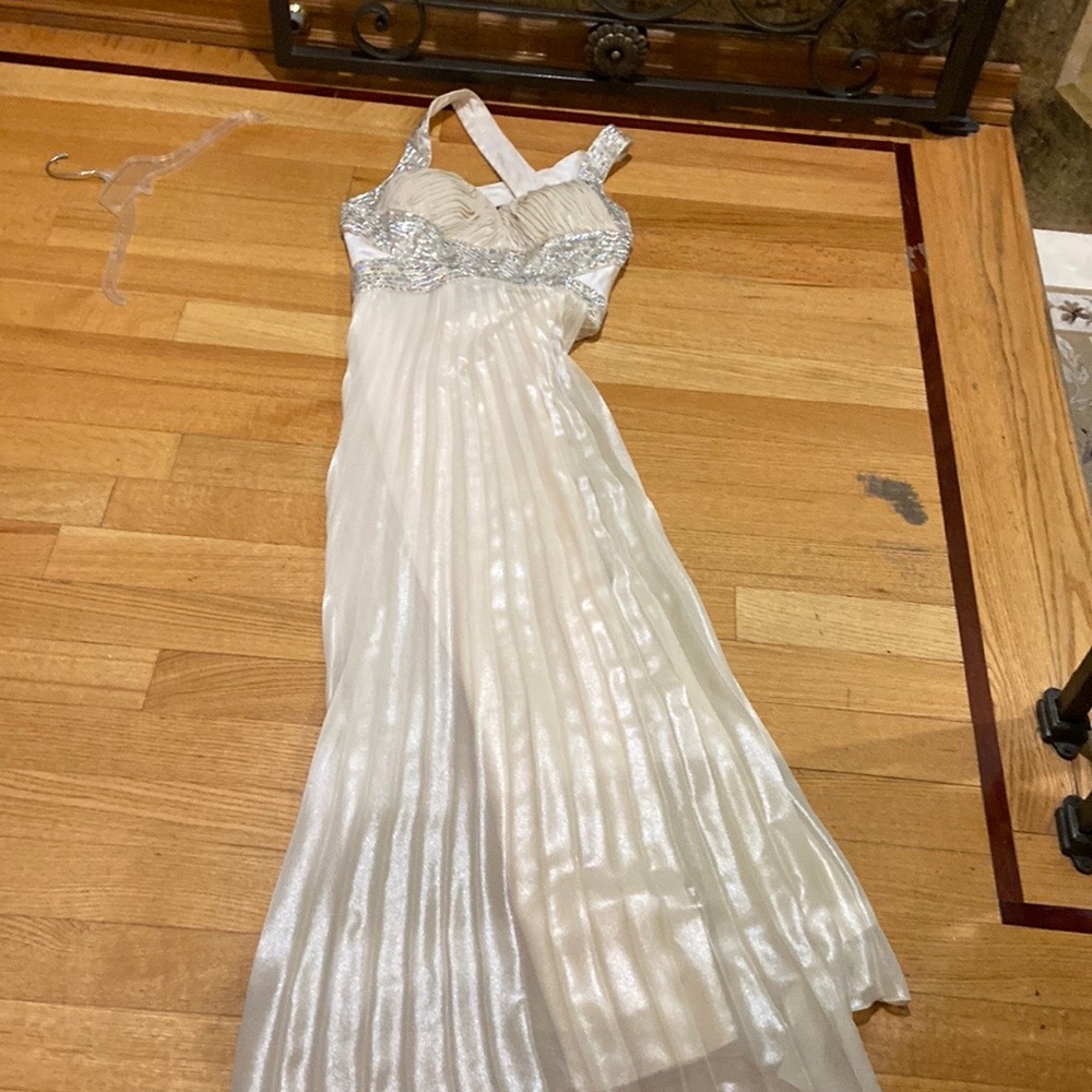 Dress - Picture 2 of 3